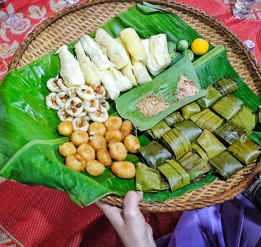 Mâm bánh củ mì tại tại Làng du lịch cộng đồng Mơ H'ra-Đáp. Ảnh: Hoàng Ngọc img-1949.jpg