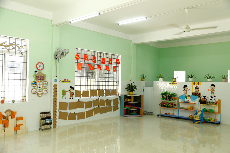 Lớp học khang trang, sạch đẹp ở Trường Mầm non xã Nhơn Châu. Ảnh: H.P mg-2264.jpg